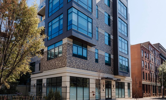 Old City Apartment | Sonder The Mint | One-Bedroom Apartment