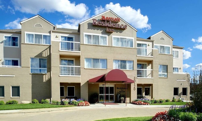 Warren Hotel | Sonesta ES Suites Detroit Warren