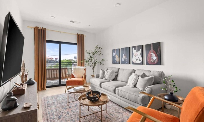 Sobro Apartment | Songbird Retreat Walk to music