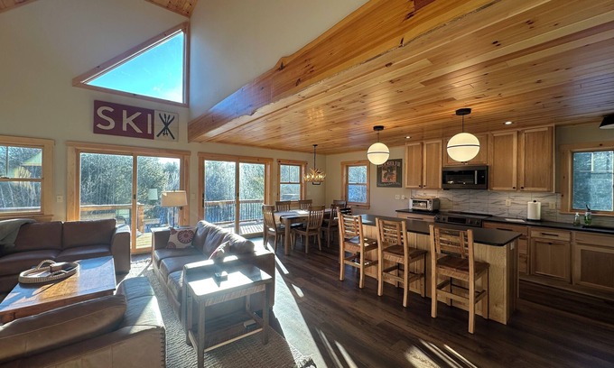Bethel Ski Chalet | Songo Chalet - New construction! Hot Tub. In Bethel, 10 min from Sunday River!
