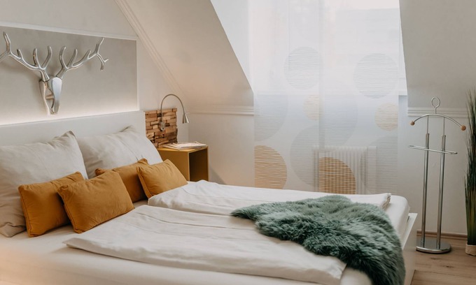 Velden am Worther See Apartment | Sonnige Mansardenwohnung im Zentrum Velden by Seebnb