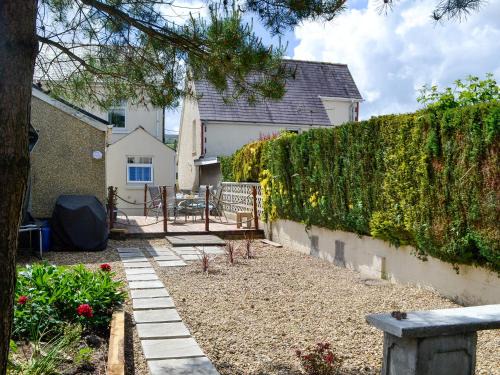 Ammanford House | Sonny Cottage