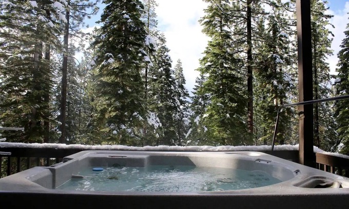 Country Club Estates House | Soothing 5-bedroom house with WiFi and Hot Tub in South Lake Tahoe