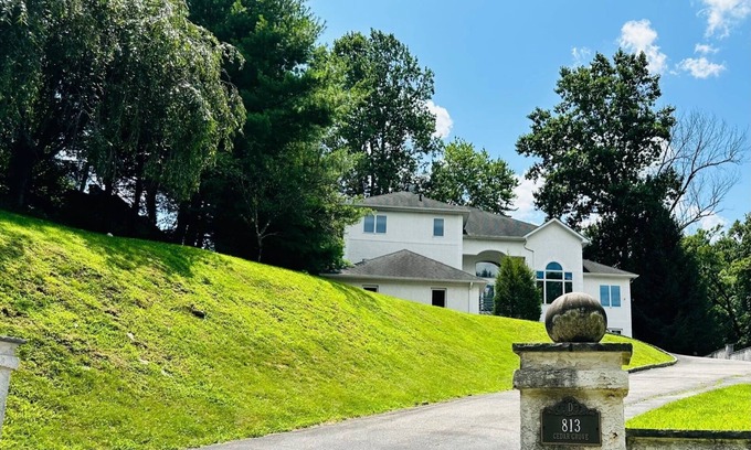 Broomall Apartment | Sophia's Flat B-No Step/Pet Friendly at Quiet & Peaceful Suburb