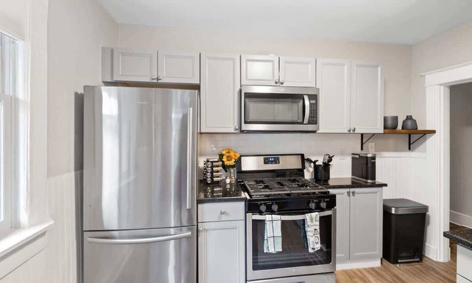 Midtown Apartment | Sophisticated 2 Bedroom w/Queen Beds, "Location!"