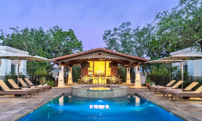 Wetmore Condo | Sophisticated Relaxation at Texas Hill Country!