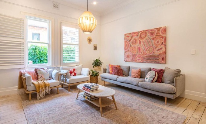 Elwood House | Sophisticated Style in Elwood walk to the beach