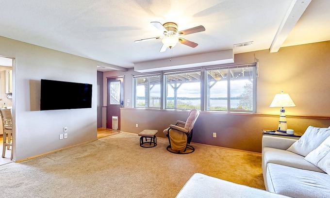 Port Ludlow House | Soundside retreat with fireplace and sunrise views of Puget Sound & Mt. Baker