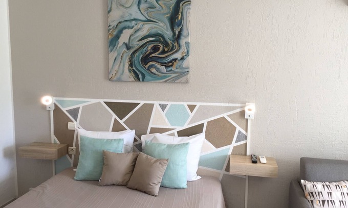 Pointe de la verdure Apartment | SOURCE . .