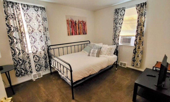 Cleveland Heights Apartment | South Euclid 2 bed apartment