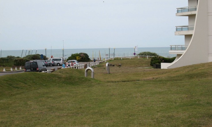 Hardelot-Plage Apartment | South-facing studio-cabin 29M2 on lawn, 100 m from beach, 2 private tennis courts