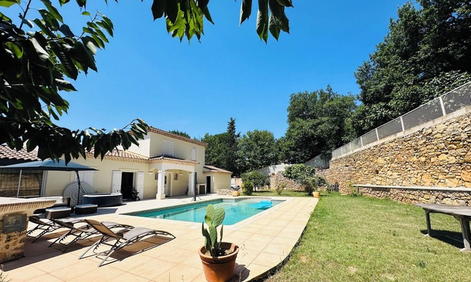 Brignoles Condo | South-facing villa with pool and jacuzzi for an unforgettable stay.