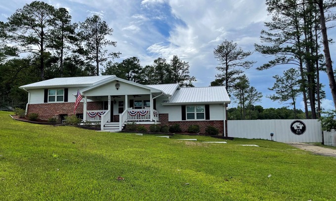 Kite House | South Georgia Lake House Retreat