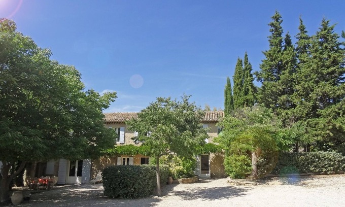 Cucuron House | South Luberon, Mas du Perussier *, 5 people, estate 1 ha. Ideal 1/2 season