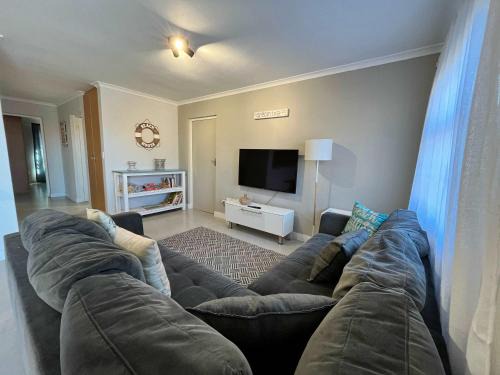 Fish Hoek Apartment | South Shore Stay - Family-Friendly Stay by the Sea