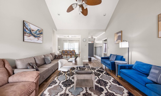 Warner Robins House | Southern Delight-4 Bed Room-7 beds- Private Backyard-Great for Larger Groups