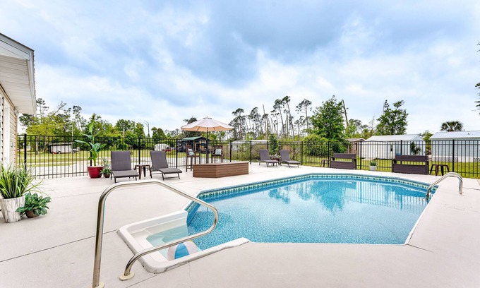 Southport House | Southport Getaway w/Private Pool ~ 15 Mi to PCB!
