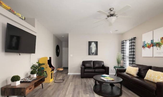 Keene House | Southside Charmer with king bed.