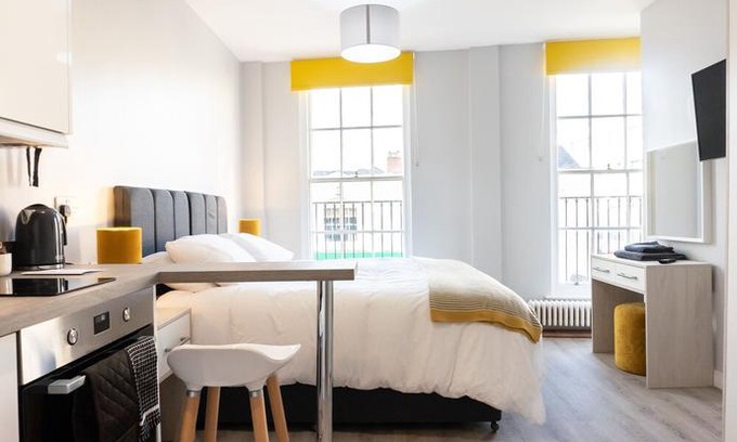 Cheltenham Apartment | Spa Court