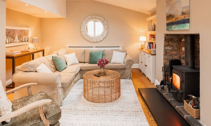 Chester House | Spacious 4 bed home in Chester. Parking for 1 car