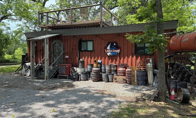 West Siloam Springs Cabin | Spaceship Cabin with rooftop deck.