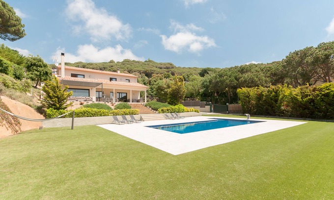 Sant Andreu de Llavaneres Villa | Spacious family villa with pool, sea view, sauna, 10-14 persons
