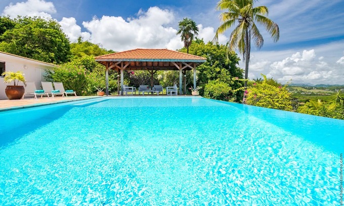 Le Francois Villa | Spacieuse Villa de Luxe de 5 Chambres Avec Piscine Privée et vue mer