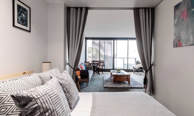 Prahran Apartment | Spacious 1BD in Prahran -50 mtrs to Chapel Street!