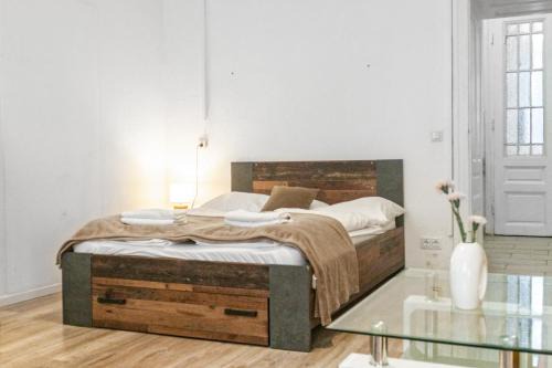 Wieden Apartment | Spacious 1BR Apt, WIFI & TV, with a Great Location