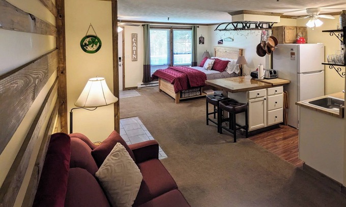 Snowshoe Condo | SPACIOUS 1st Flr Studio 3 min Walk 2 Slopes, Bike-friendly, Ridgewood #50