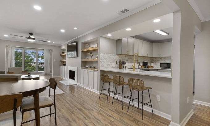 Five Points South Condo | Spacious 2/2 Condo w/pool near the UAB ,Mt Brook ,The Vulcan & 280