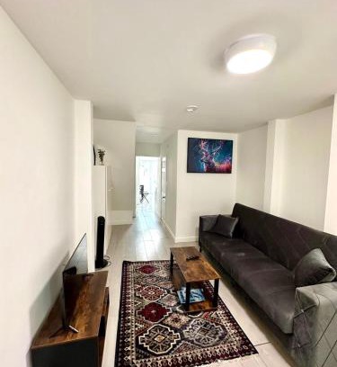 Bensham Manor Apartment | Spacious 2-Bed Home with Garden