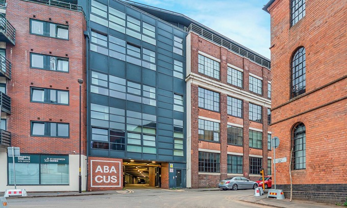 Bordesley Apartment | Spacious 2-Bedroom Flat in Birmingham – Long-Term Stays Welcome