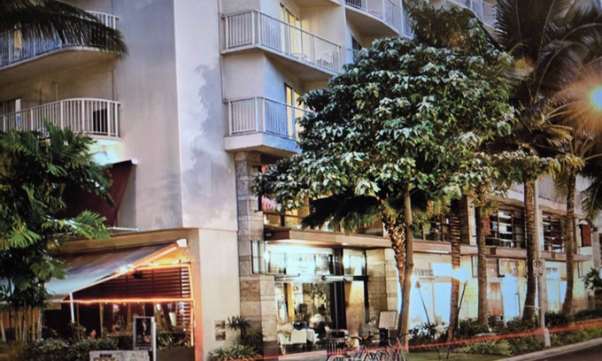 Honolulu Resort | Spacious 2-BR/2-bath suite with full kitchen & living room, minutes from beach