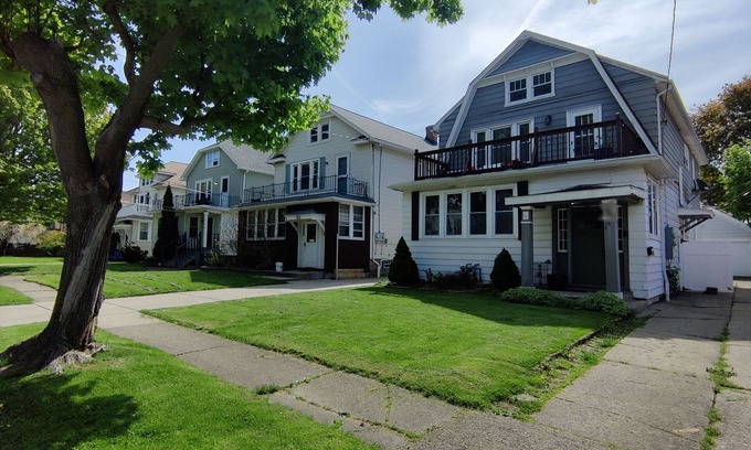 Buffalo Apartment | Spacious 2 BR Near Buffalo/Niagara Falls