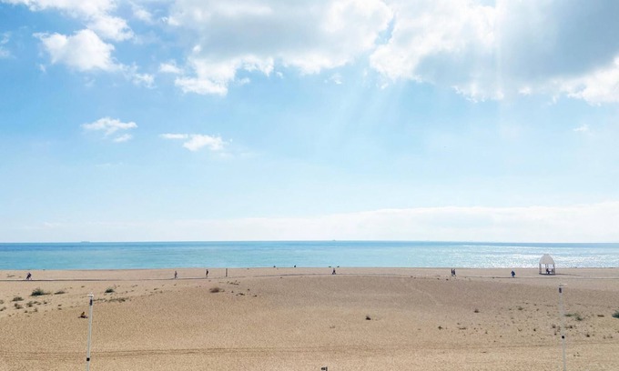 Hythe Apartment | Spacious 2BD Flat With Stunning Views Folkestone