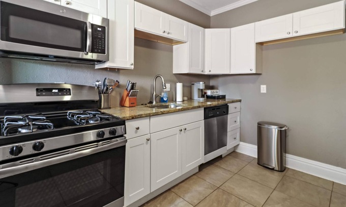Tower Grove East Apartment | Spacious 2BR-1BA Laundry & Backyard