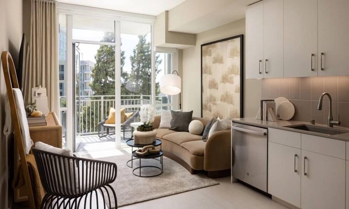 Heritage District Condo | Spacious 2BR Condo at The Martin with Pool