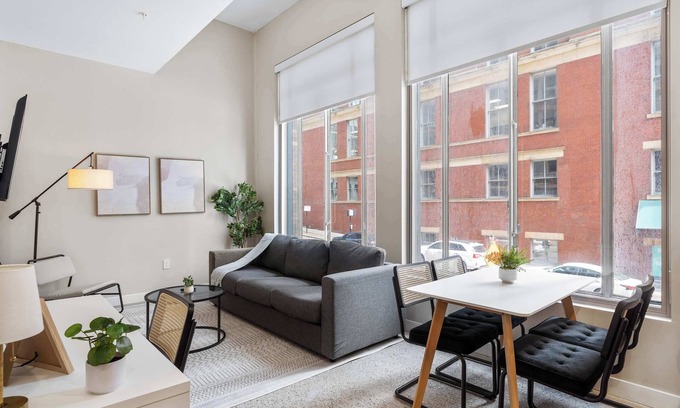 Downtown Cincinnati Apartment | Spacious 2BR CozySuites OTR Downtown #10