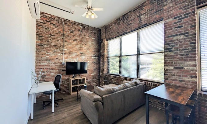 Central West End Apartment | Spacious 2BR w/King Bed & Parking – Near BJC&SLU