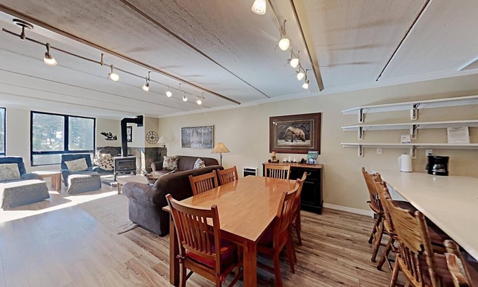 Mammoth Lakes Condo | Spacious 3 Bed 3 Bath Condo with 3 Spas and Great View - Just Steps Away from Ski Adventure! (Unit 310 at 1849) by RedAwning