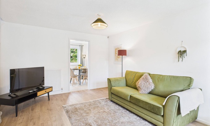Wolverhampton Apartment | Spacious 3-Bed Home Near M6 & Wolverhampton City