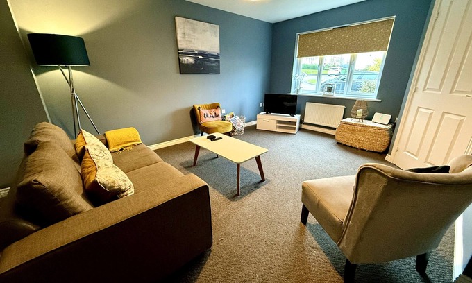 Cheltenham House | Spacious 3-Bedroom House in East Cheltenham – Ideal for Work Stays, Family Trips & Cheltenham Races
