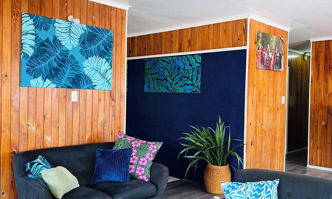 Apia House | Spacious 3 bedroom home, 10min to town. Wifi & AC available!