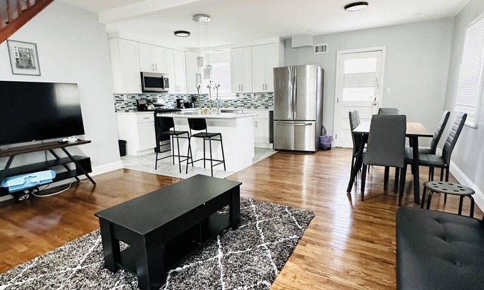 Alden Manor House | Spacious 3 -Bedroom Home: Your Perfect Family Haven Awaits!"