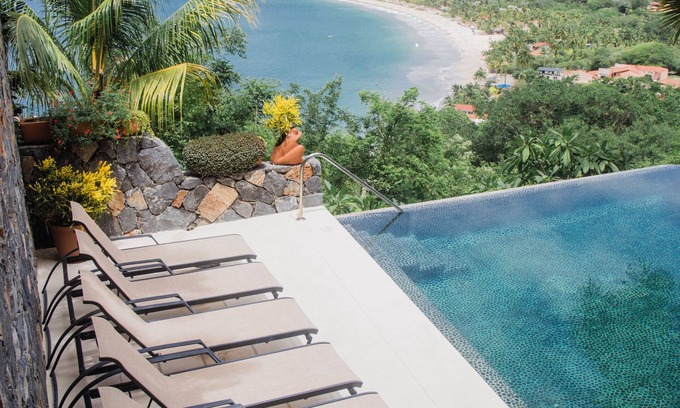 Playa Las Gatas Apartment | Spacious 3-bedroom apartment in beautiful Zihuatanejo with WiFi, AC
