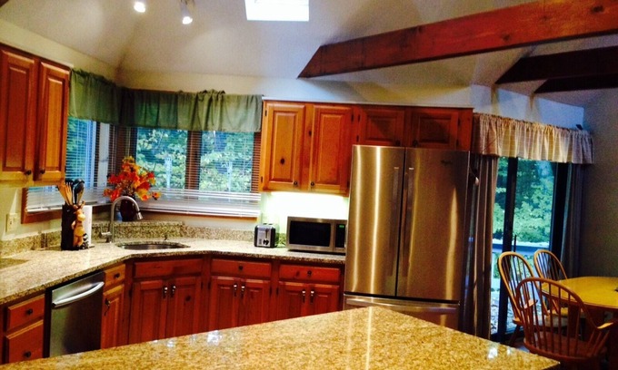 Bartlett Condo | Spacious 3 Bedroom Next To Attitash/North Conway/Storyland