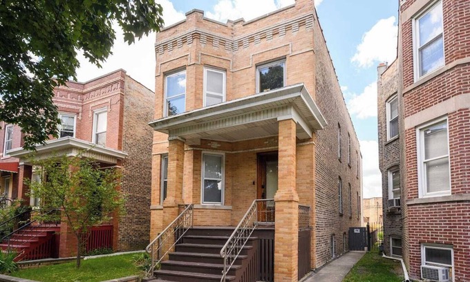 Logan Square Apartment | Spacious 3-bedroom retreat in West Logan with modern amenities, perfect for families looking to relax and explore vibrant Logan Square.