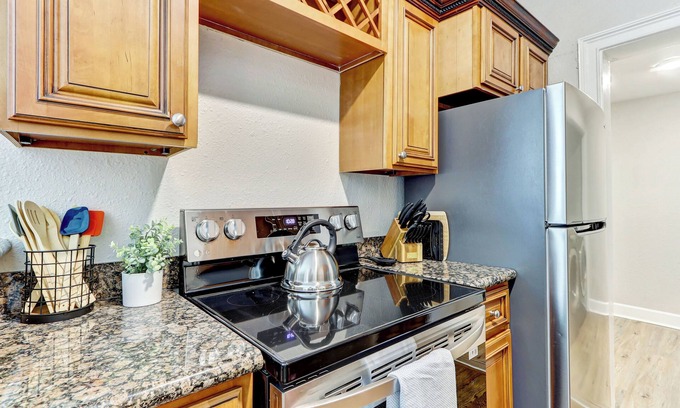 Sports Complex Apartment | Spacious 3-bedroom duplex in downtown Jacksonville-5 minute walk to the stadium