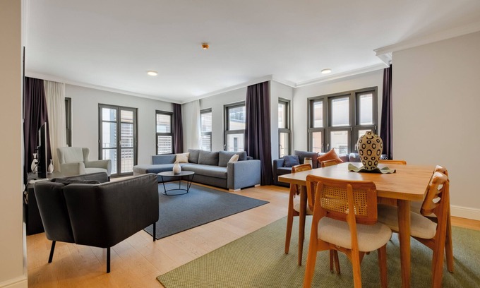Taksim Apartment | Spacious 3-Bedroom with AC, Elevator & Free Parking – to 1 min to Taksim Square